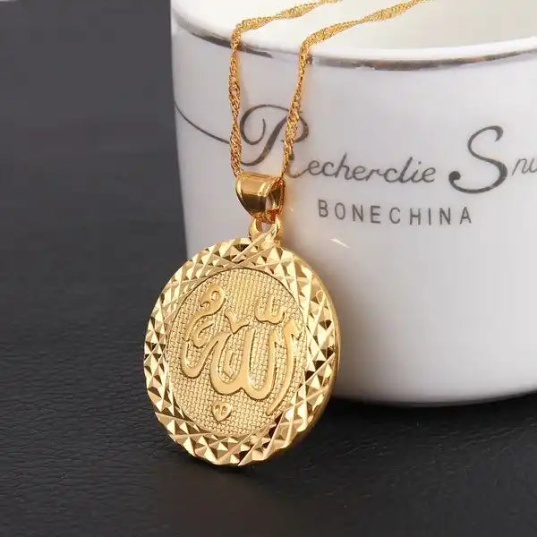 Pendentif Allah doré – Élégance & Foi